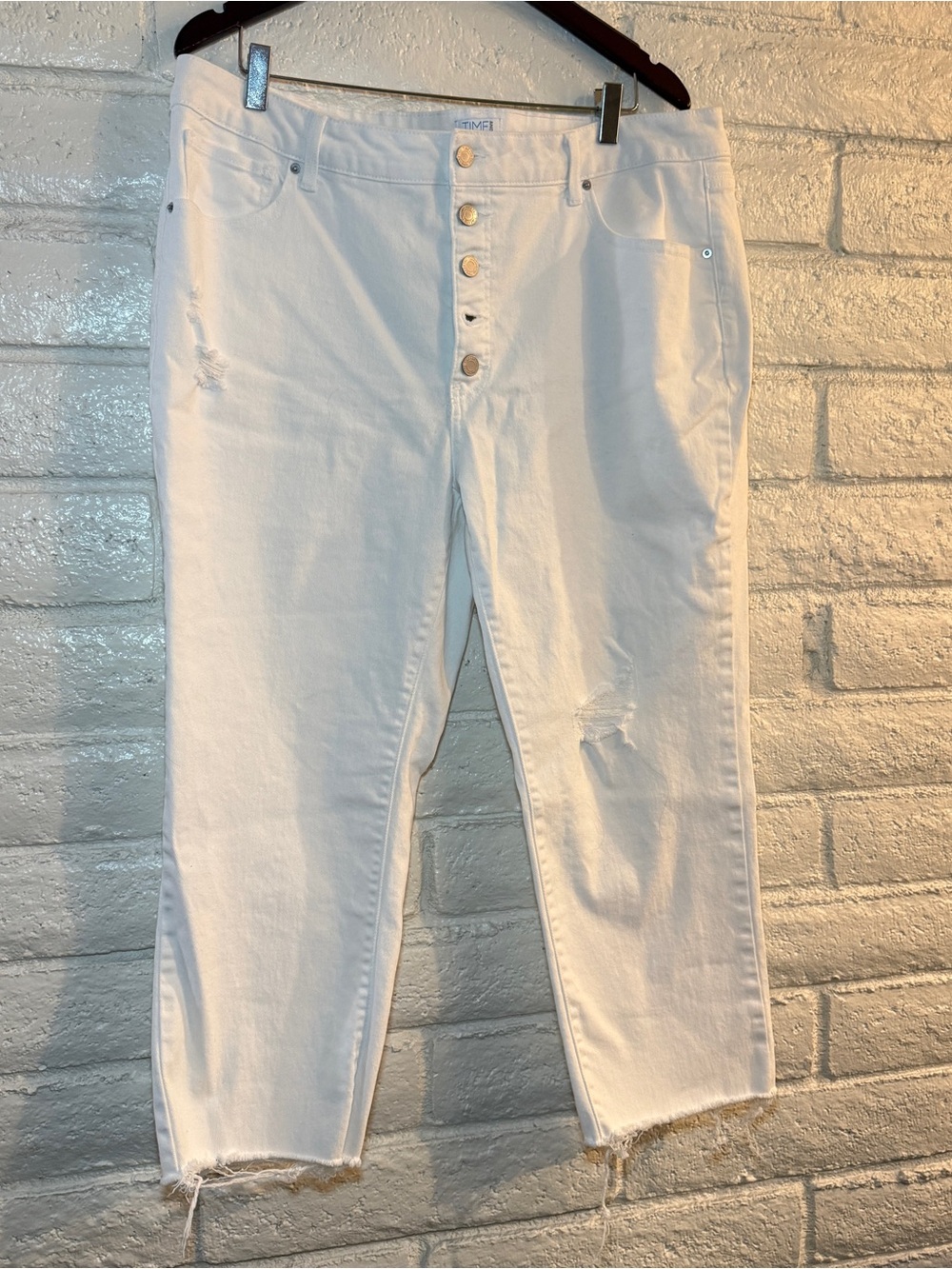Time and Tru White Raw-Hem Button-Fly Cropped Jeans